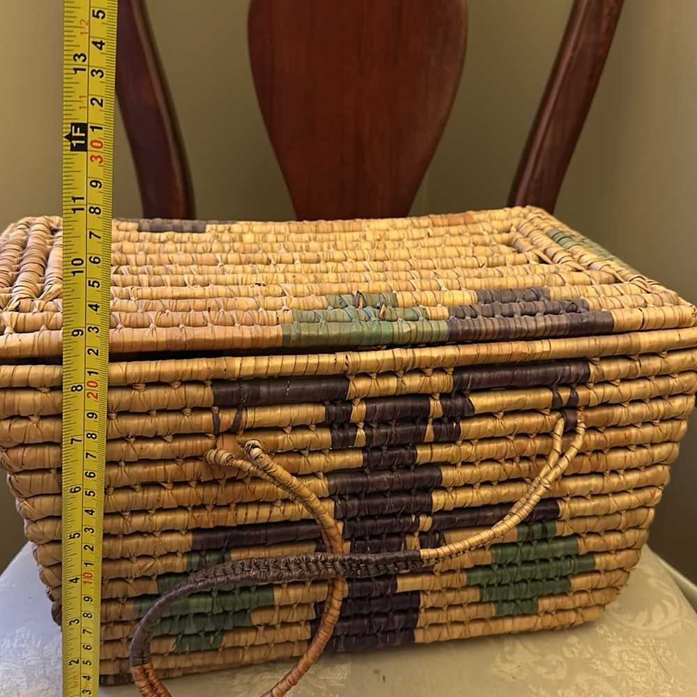 Gorgeous 1950s handmade, hand-painted woven bamboo, straw, wicker bag w/handles - Picture 13 of 13